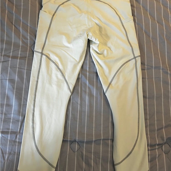 Fabletics | Therma-Flex High-Waisted Pocket Legging | Medium - Picture 4 of 4